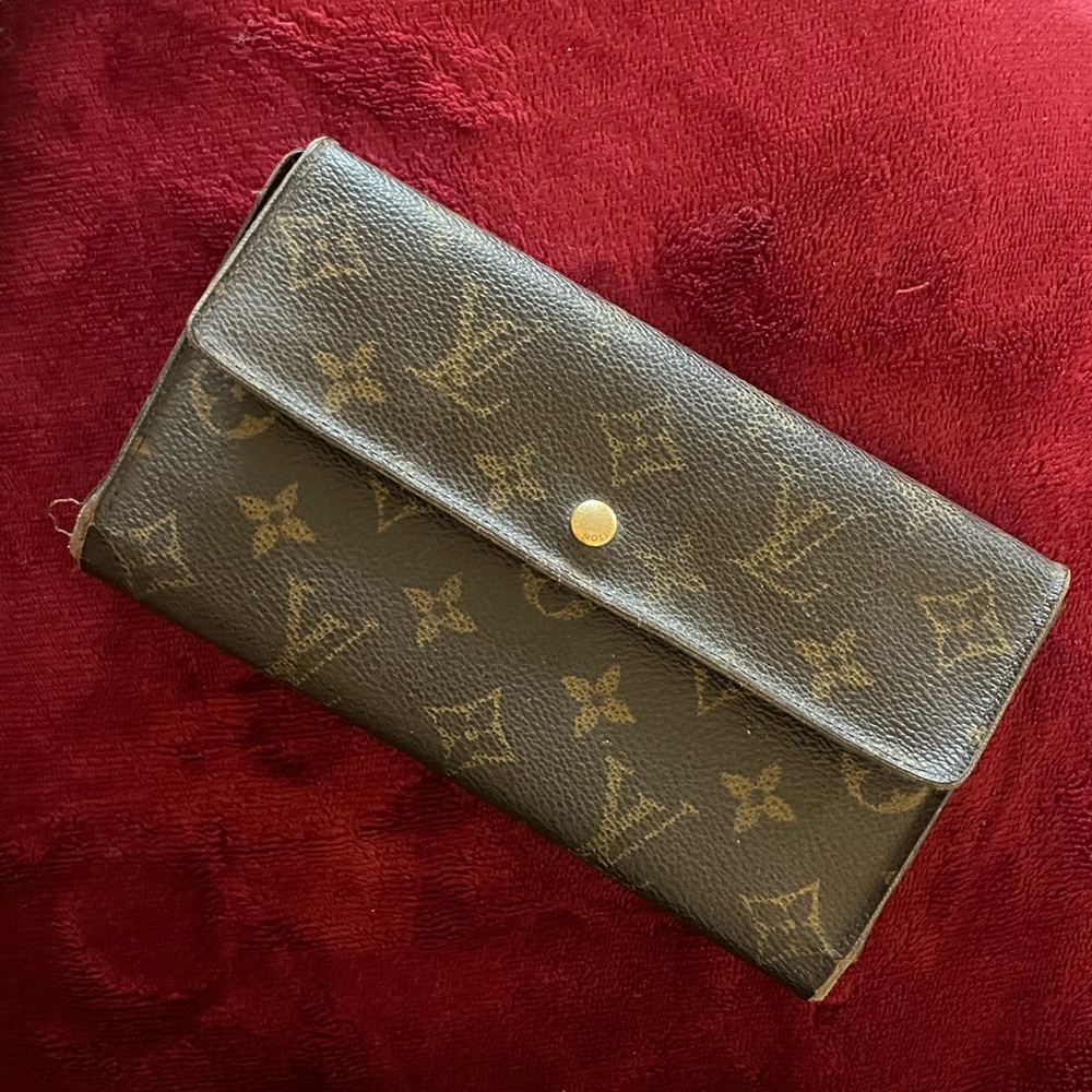 LOUIS VUITTON vintage bifold wallet circa 90’s/early 00’s